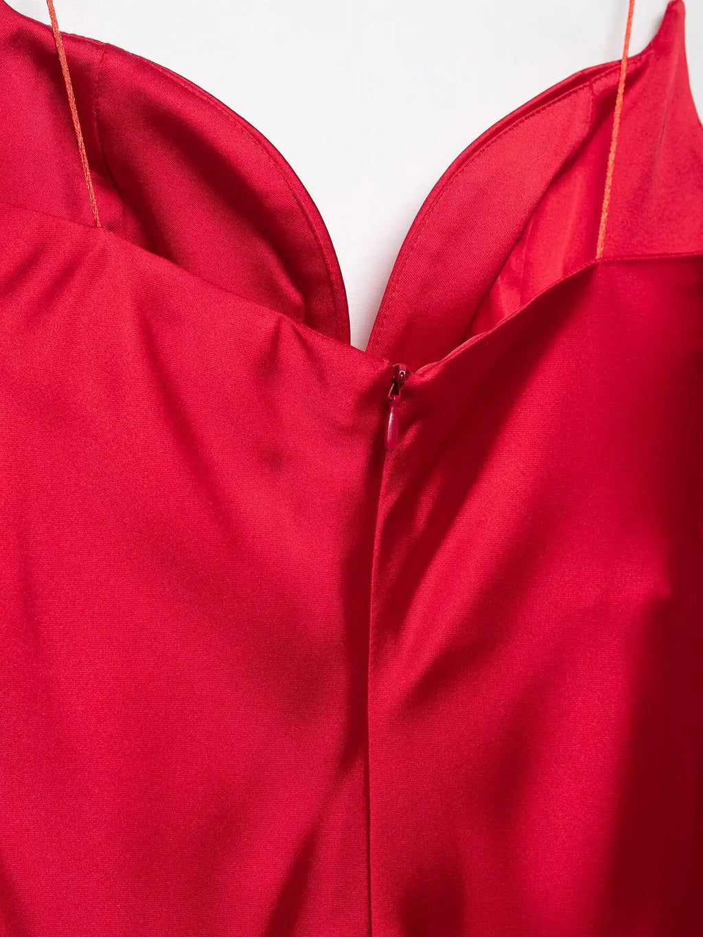 Robe Longue Femme Satin Rouge Col V Bretelles Sans Manches – Fermeture Dos Zip Élégante | HH Été 2025