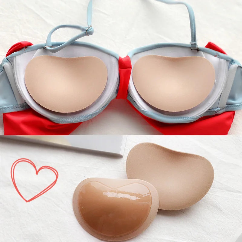 Paire de Coussinets de Poitrine Adhésifs Invisibles Bikini Maillot de Bain – Rembourrage Sponge Respirant Push-Up | Discret