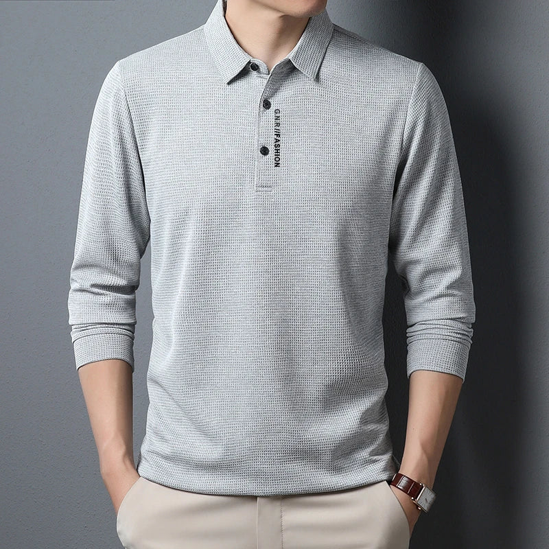 Polo Homme Manches Longues Texture Gaufrée Waffle Col Reversé Lettres Imprimées Casual Tendance – Top Polo Texturé Élégant Streetwear | Mode Homme Premium