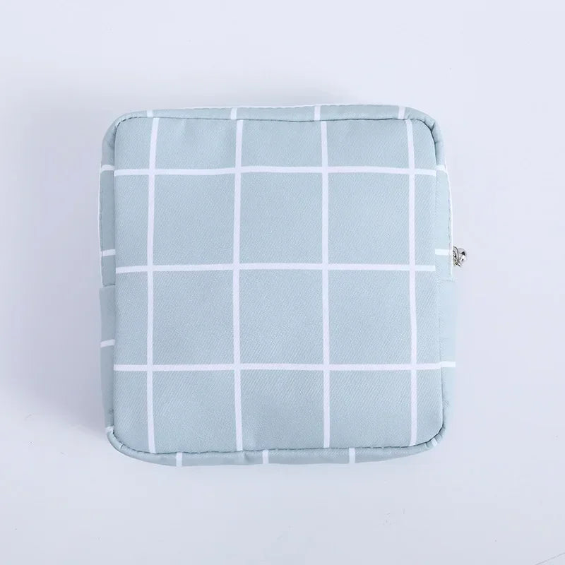 Mini Trousse Cosmétique Zippée Femme – Serviettes Hygiéniques, Rouge à Lèvres & Voyage | Pochette Monnaie & Écouteurs