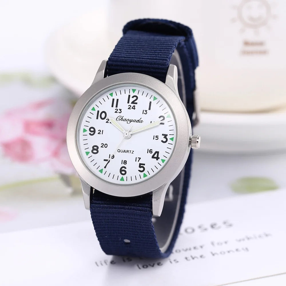 Montre Enfant UTHAI CQ26 Sport Quartz – Fille Garçon Lumineuse Étanche Cadeau