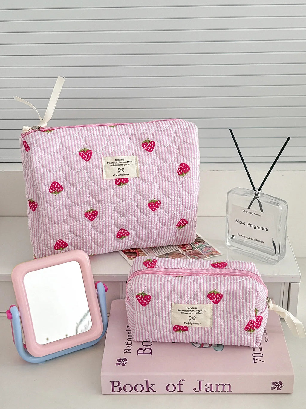 Trousse Cosmétique Fraise Rayée – Pochette Maquillage Portable Voyage | Organisateur Femme Kawaii
