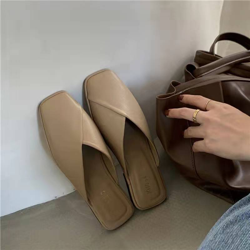 Mules Designer Cuir Bout Pointu Femme Été 2025 – Sandales Élégantes Chic Low Heel
