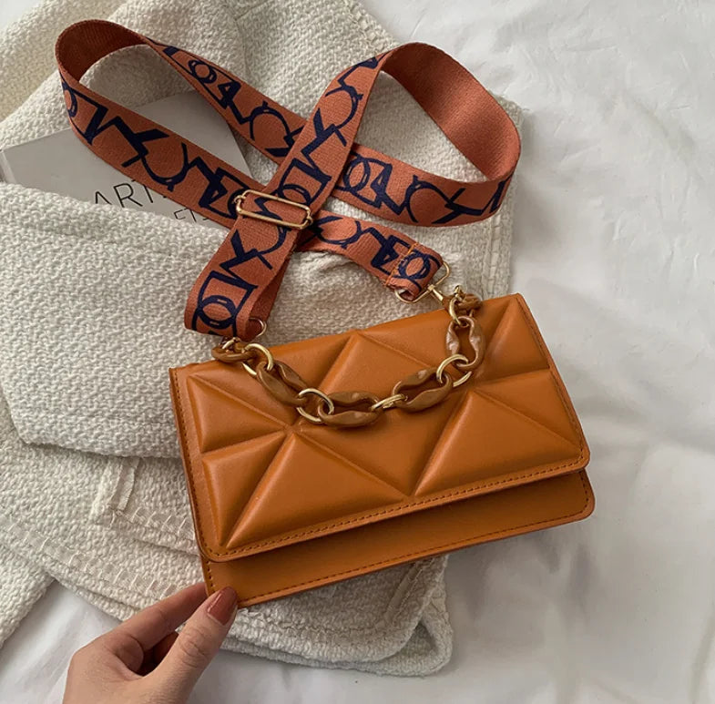 Sac Bandoulière Femme Chaîne Métal Logo – Pochette Crossbody Couleur Unie Fermeture Magnétique
