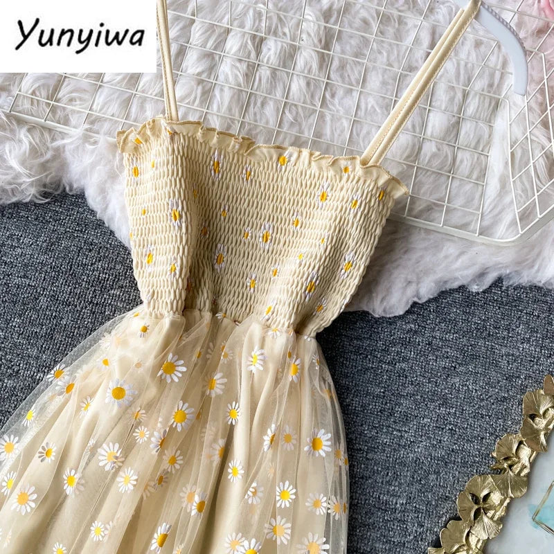 Robe Longue Dentelle Mesh Imprimé Marguerites - Bretelles Fines Fronces Sexy Korean Fashion Été