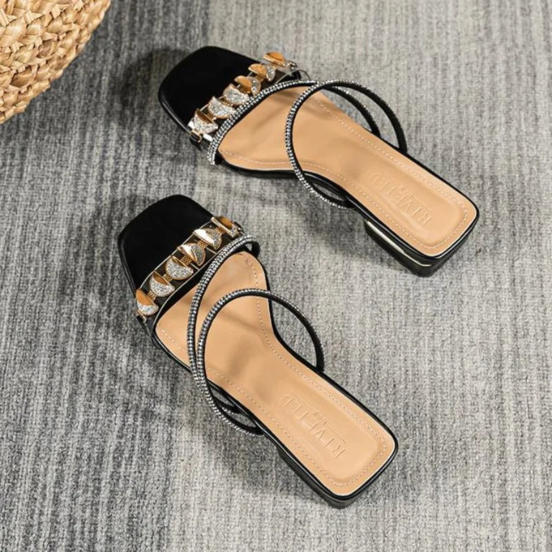Sandales Femme Style Coréen – Détail Métal Élégant | Bout Ouvert Plat Été 2026