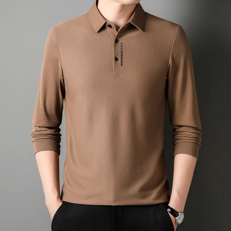 Polo Homme Manches Longues Texture Gaufrée Waffle Col Reversé Lettres Imprimées Casual Tendance – Top Polo Texturé Élégant Streetwear | Mode Homme Premium