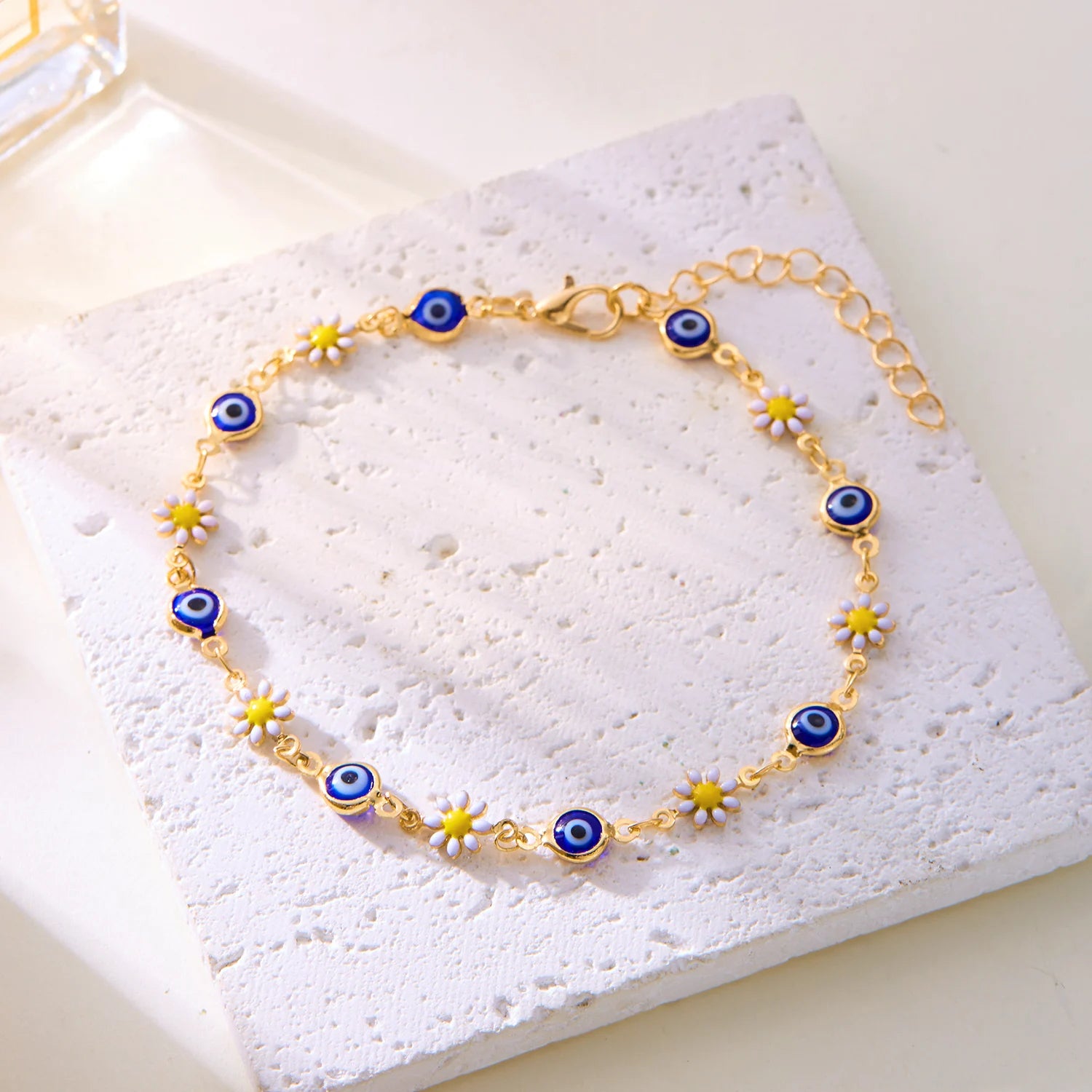 Bracelet de Cheville Émail Marguerite & Œil Turc Bleu – Cheville Femme Vintage Été Plage & Voyage | Bijou Pied Tendance, Porte-Bonheur & Cadeau