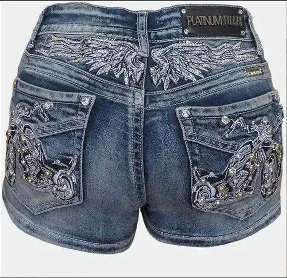 Short Jean Femme Taille Basse Denim Lavé Rivets Broderie Ailes Moto Y2K Gothic Sexy – Style Hot Girl Vintage