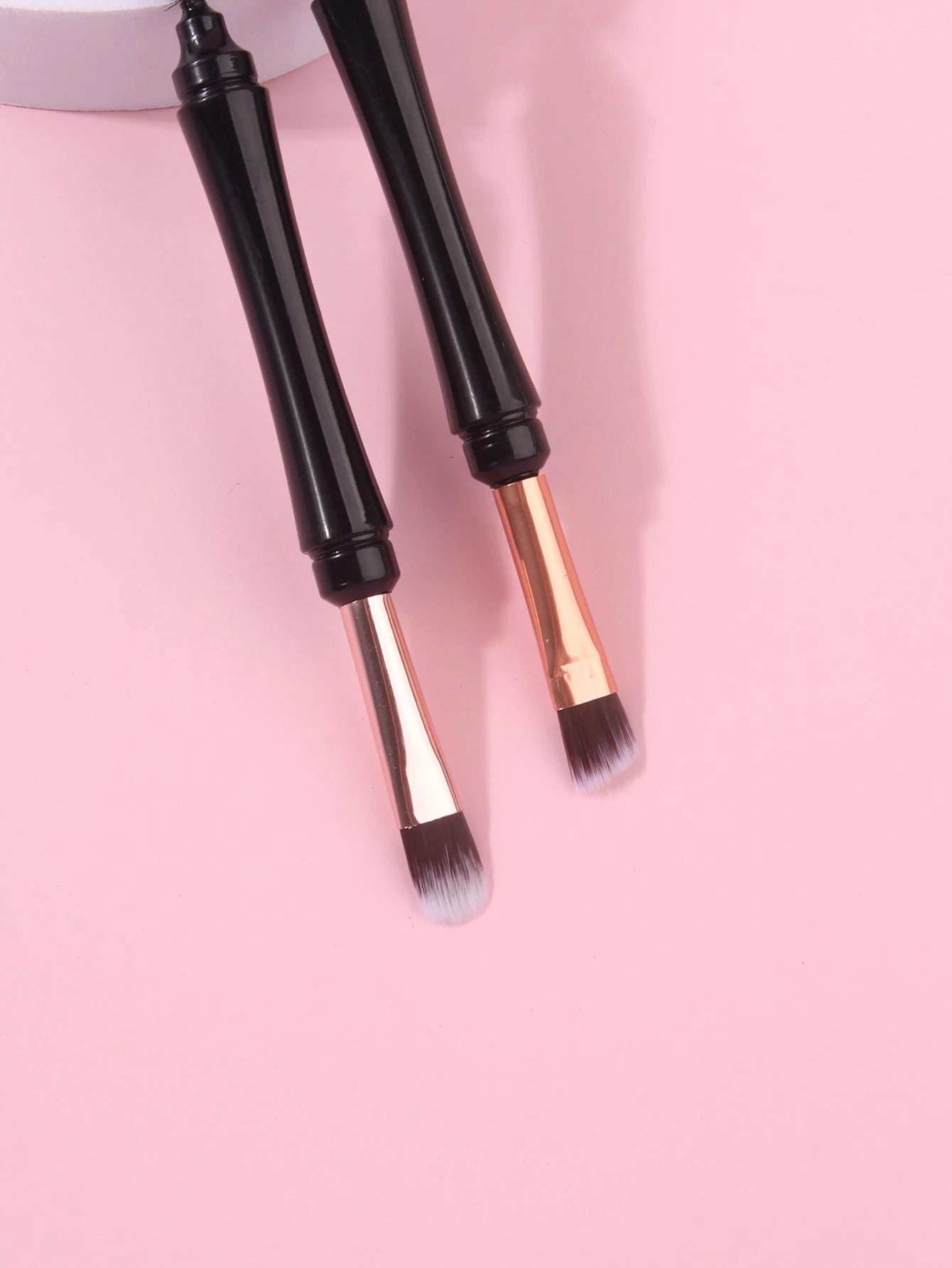 Mini Pinceau Double Embout Fards & Eyeliner – Couvercle Anti-Poussière | Microbrush Cils & Sourcils Portable