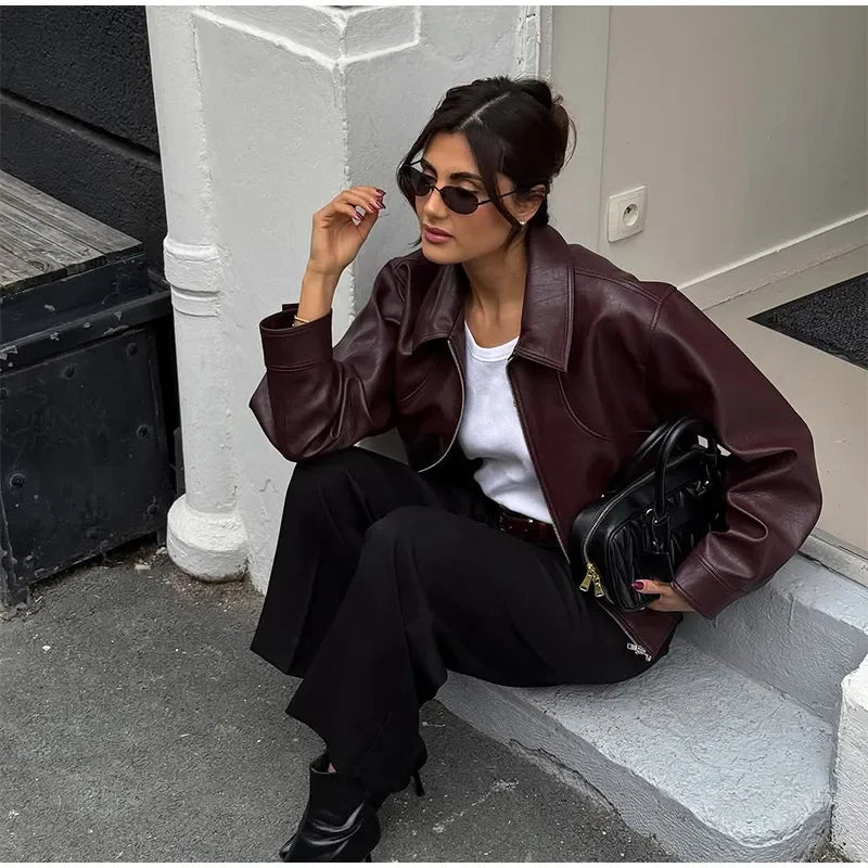 Kurze Damenjacke aus weinrotem PU-Leder, schmal geschnitten, Motorradstil, Reißverschluss, Revers, lange Ärmel – lässiger, schicker Perfecto | Highstreet
