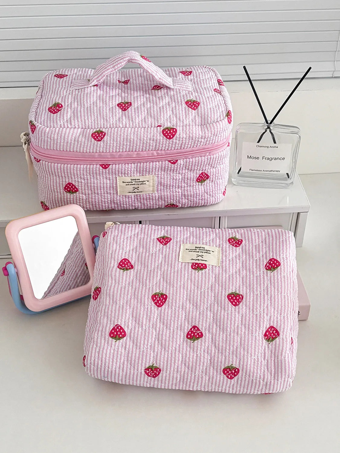 Trousse Cosmétique Fraise Rayée – Pochette Maquillage Portable Voyage | Organisateur Femme Kawaii
