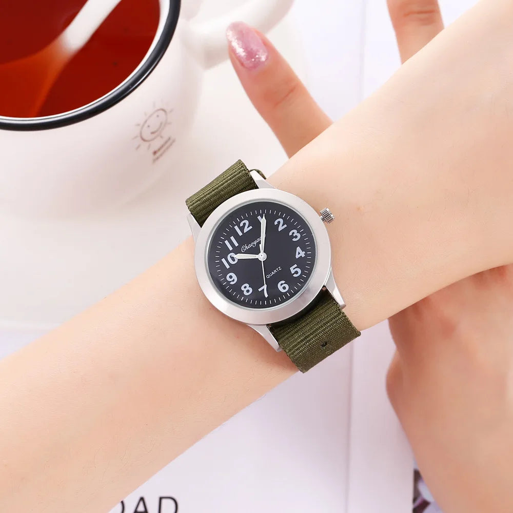 Montre Enfant UTHAI CQ26 Sport Quartz – Fille Garçon Lumineuse Étanche Cadeau