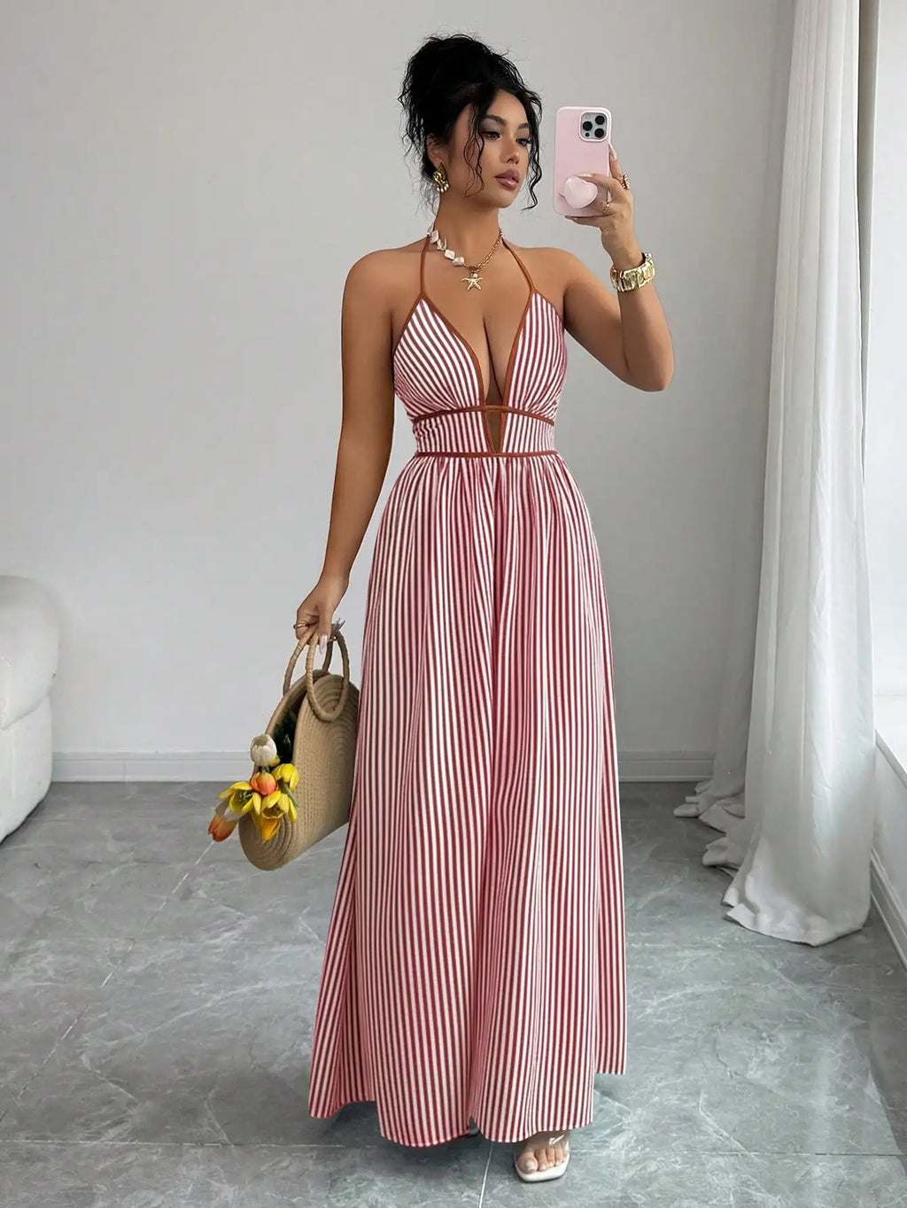 Gestreeptes Maxikleid mit tiefem Halter-Ausschnitt – Premium Urlaubs- & Strand-Style