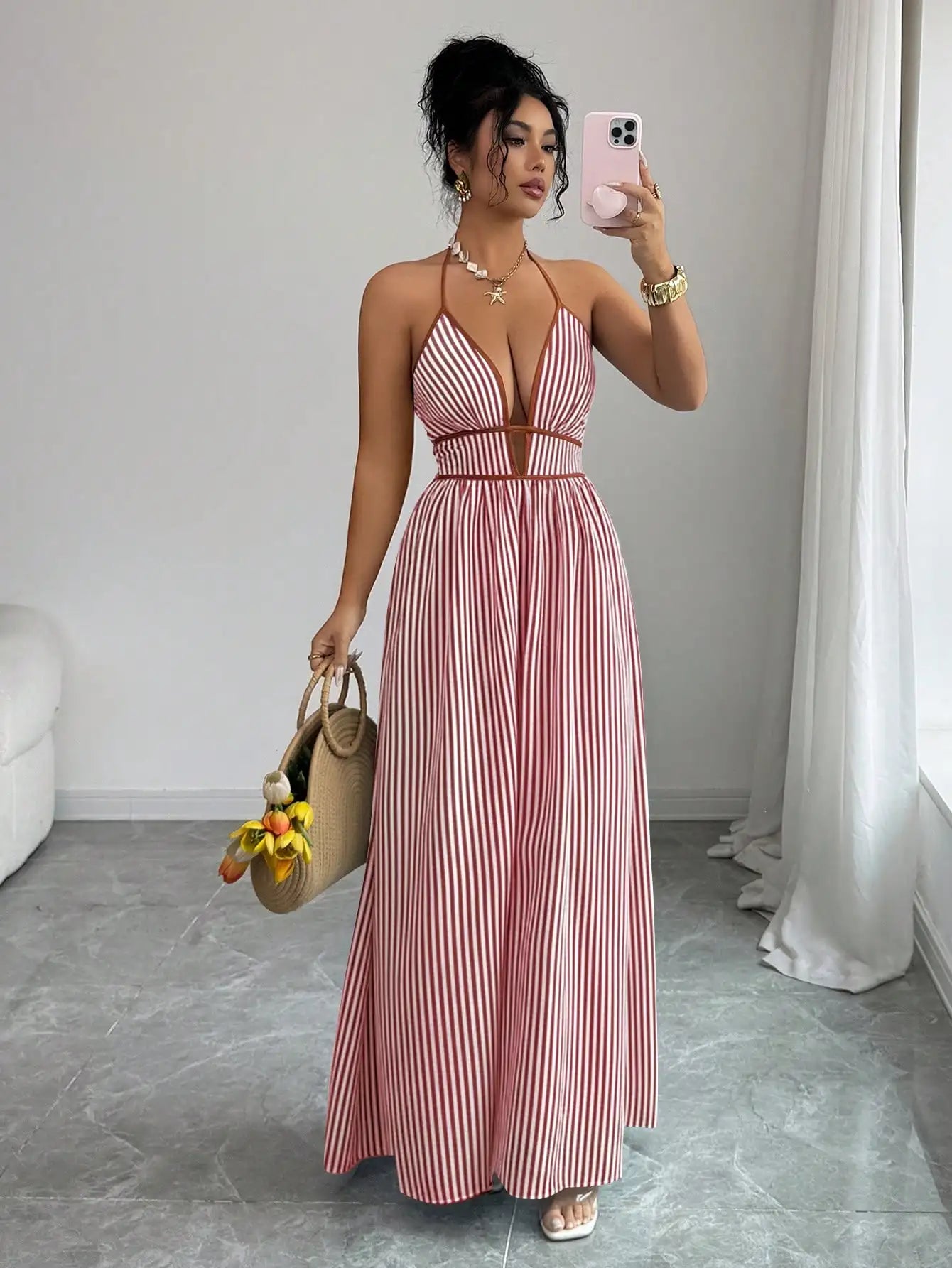 Gestreeptes Maxikleid mit tiefem Halter-Ausschnitt – Premium Urlaubs- & Strand-Style