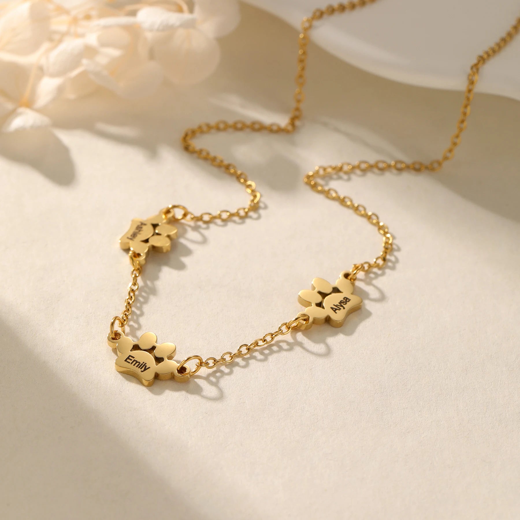 Collier Patte de Chien Personnalisé Prénom – Pendentif Minimaliste Bijou Animal Famille