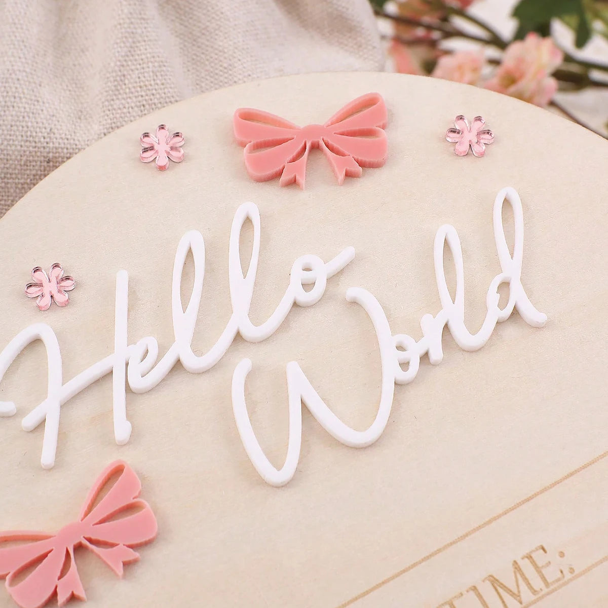 Pancarte Naissance Bébé « Hello World » – Déco Maternité Rose Poudré Papillon Étoile Photo Nouveau-Né