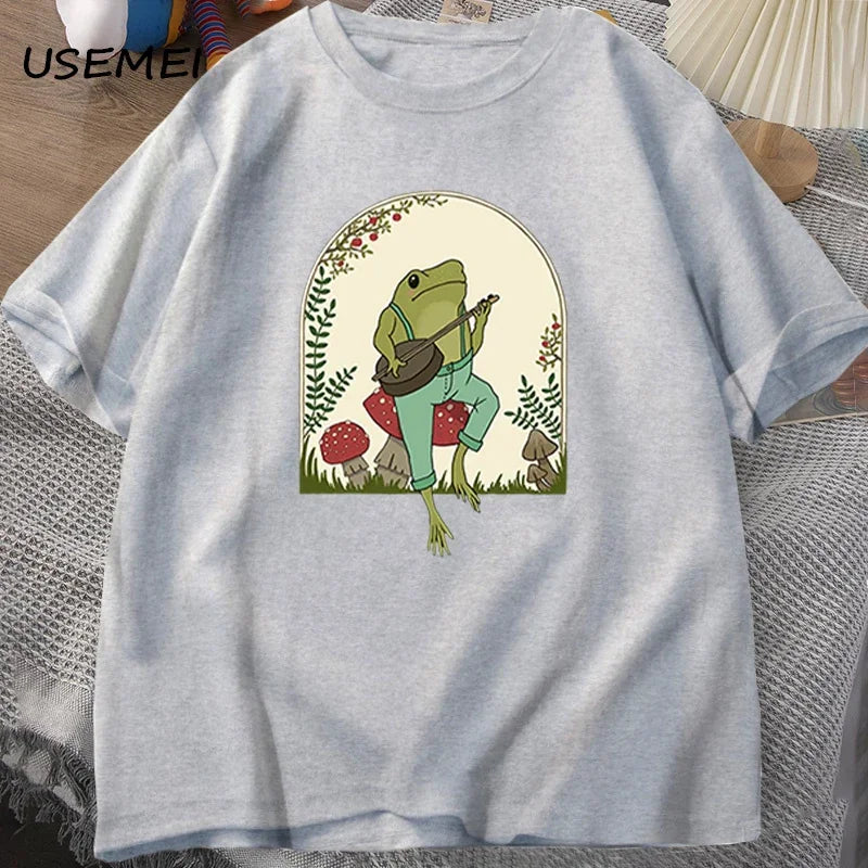 T-Shirt Homme Cottagecore Grenouille Banjo Champignon Aesthetic Coton Manches Courtes – Kawaii Nature Streetwear | Mode Homme Tendance