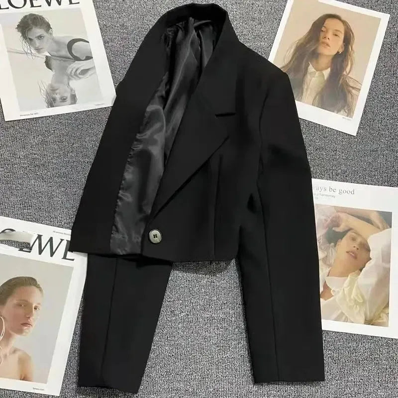 Blazer Court Noir Femme – Col Cranté & Bouton Unique | Style Coréen Chic Tendance
