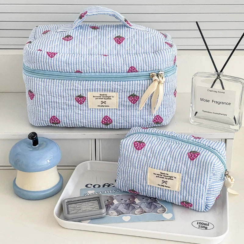 Trousse Cosmétique Fraise Rayée – Pochette Maquillage Portable Voyage | Organisateur Femme Kawaii