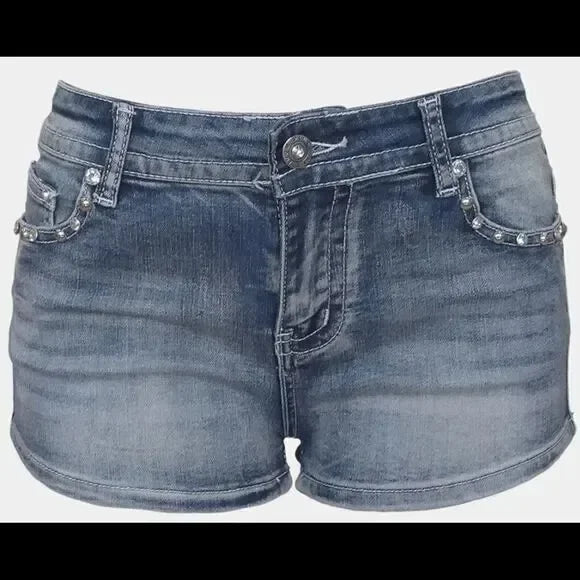 Short Jean Femme Taille Basse Denim Lavé Rivets Broderie Ailes Moto Y2K Gothic Sexy – Style Hot Girl Vintage