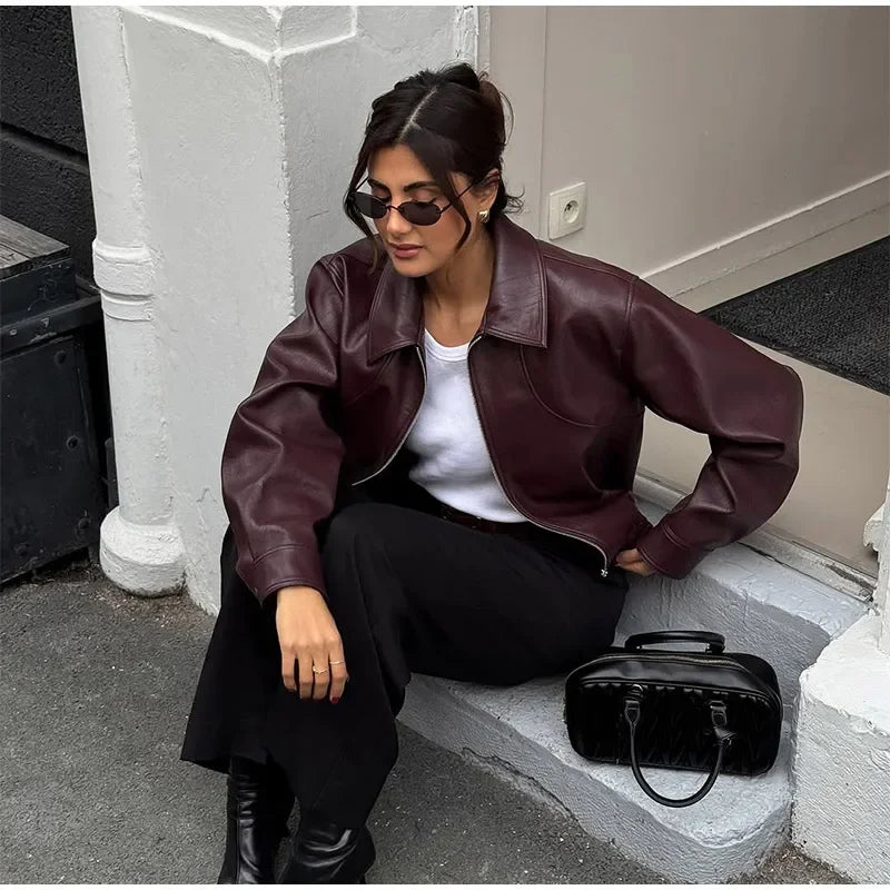 Kurze Damenjacke aus weinrotem PU-Leder, schmal geschnitten, Motorradstil, Reißverschluss, Revers, lange Ärmel – lässiger, schicker Perfecto | Highstreet