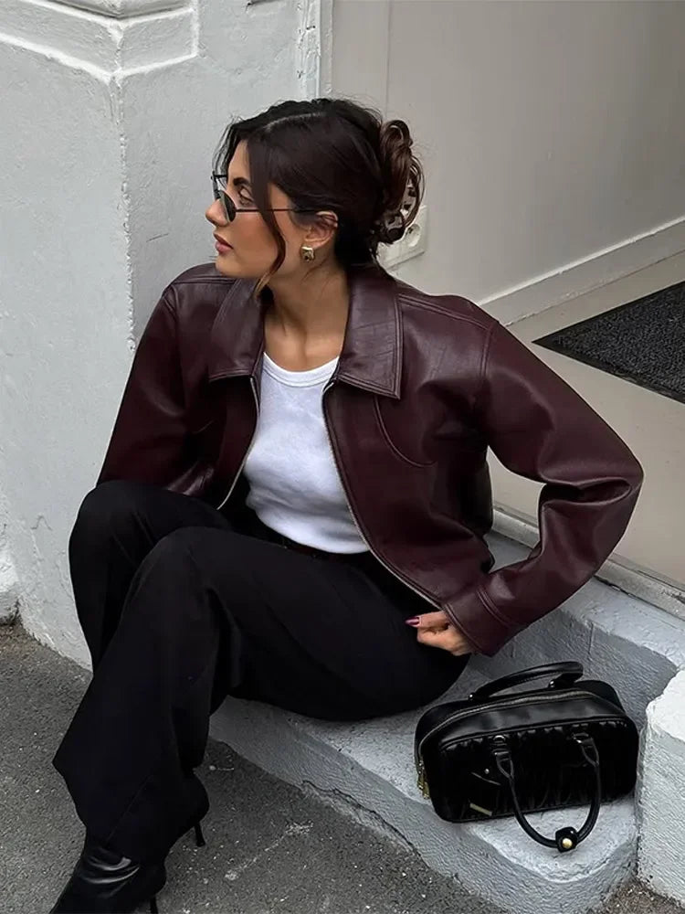 Kurze Damenjacke aus weinrotem PU-Leder, schmal geschnitten, Motorradstil, Reißverschluss, Revers, lange Ärmel – lässiger, schicker Perfecto | Highstreet
