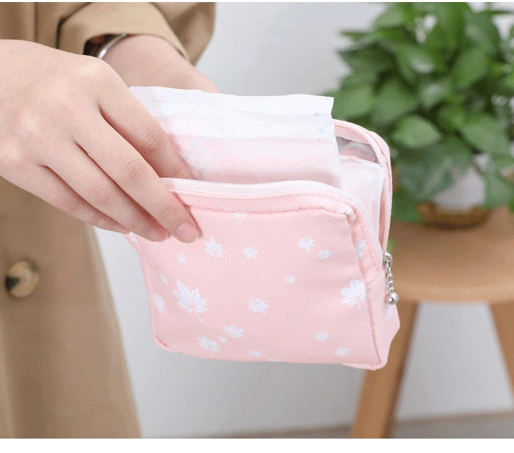 Mini Trousse Cosmétique Zippée Femme – Serviettes Hygiéniques, Rouge à Lèvres & Voyage | Pochette Monnaie & Écouteurs