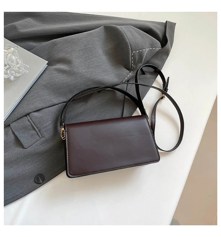 Sac Bandoulière Femme Chaîne Métal Logo – Pochette Crossbody Couleur Unie Fermeture Magnétique