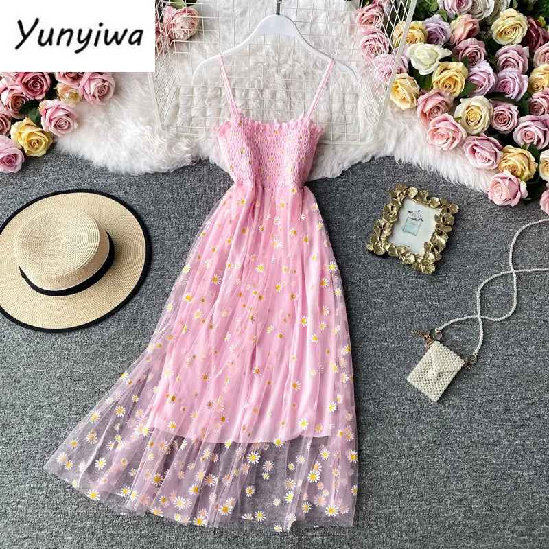Robe Longue Dentelle Mesh Imprimé Marguerites - Bretelles Fines Fronces Sexy Korean Fashion Été