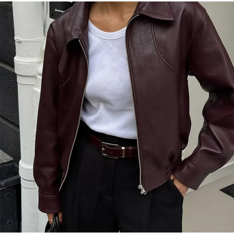 Kurze Damenjacke aus weinrotem PU-Leder, schmal geschnitten, Motorradstil, Reißverschluss, Revers, lange Ärmel – lässiger, schicker Perfecto | Highstreet