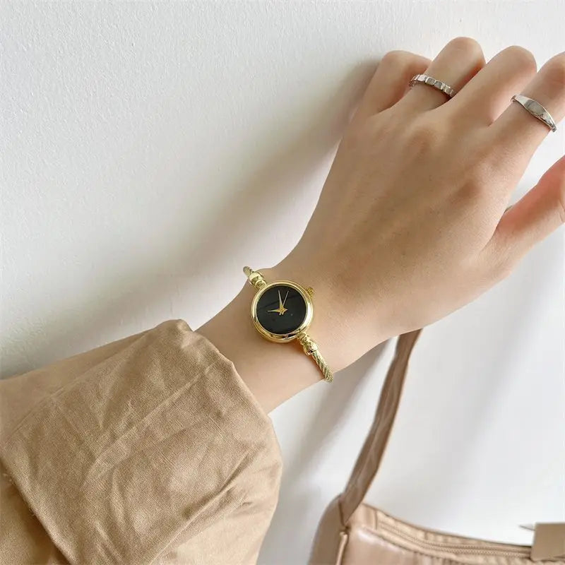 Montre Femme MAYZHISU Rétro Quartz Or – Bracelet Bangle Chaîne Acier Luxe Minimaliste