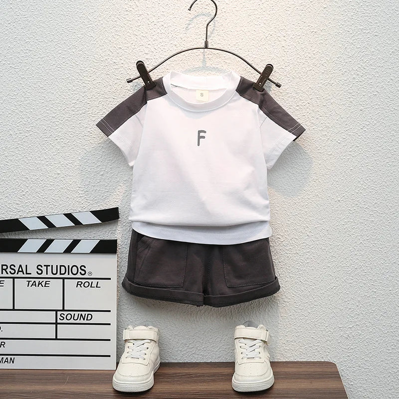 Ensemble 2 Pièces Bébé Garçon Été T-Shirt Imprimé Lettres + Short Cargo Coton – Tenue Fashion Infant