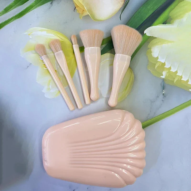 Set 5 Pinceaux Maquillage Coquillage Portable avec Miroir HD – Poils Doux, Lèvres & Retouches | Trousse Cosmétique Complète
