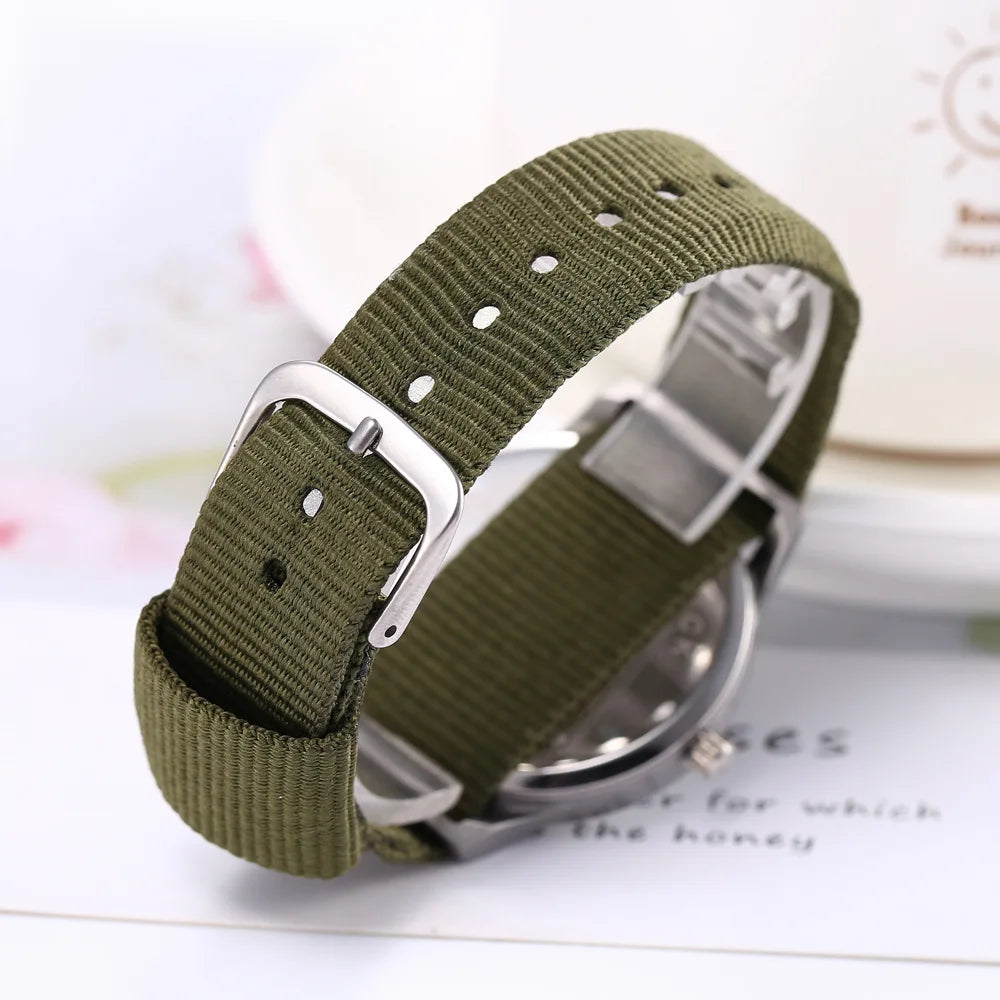 Montre Enfant UTHAI CQ26 Sport Quartz – Fille Garçon Lumineuse Étanche Cadeau