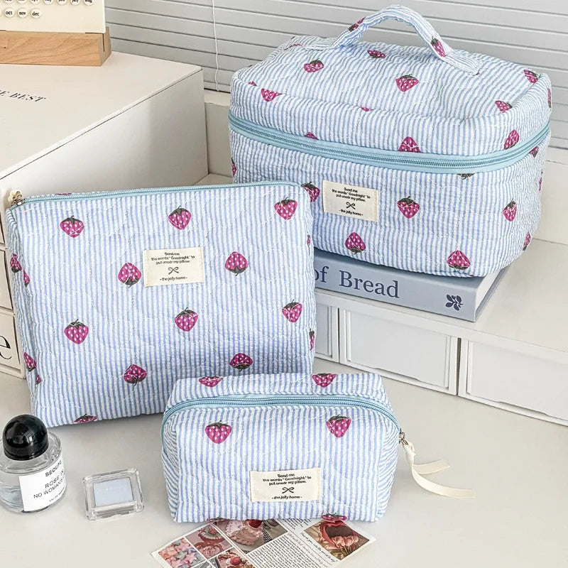 Trousse Cosmétique Fraise Rayée – Pochette Maquillage Portable Voyage | Organisateur Femme Kawaii