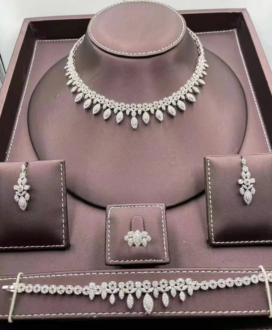Luxus-Schmuckset 4-teilig Zirkonia – Komplettset Braut Hochzeit & Galadinner | Orientalischer Arabischer & Dubai Stil | Premium Frauengeschenk