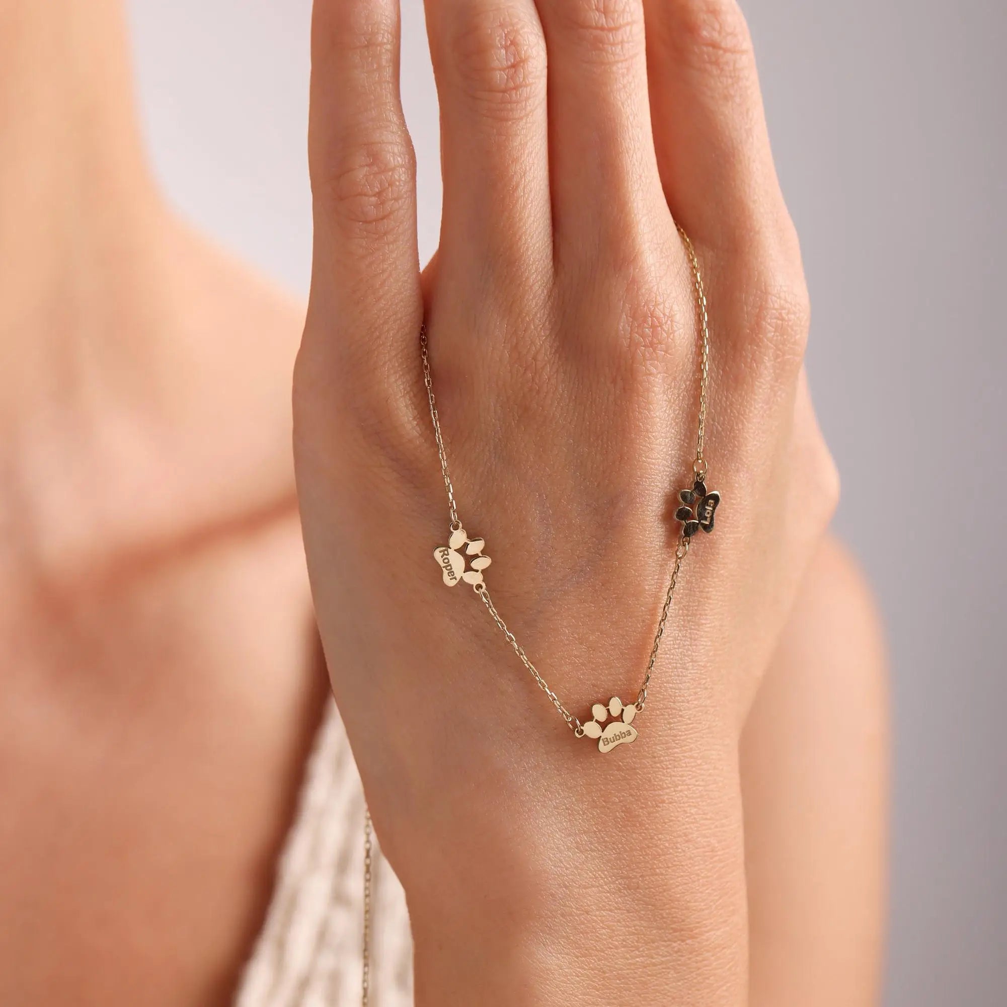 Collier Patte de Chien Personnalisé Prénom – Pendentif Minimaliste Bijou Animal Famille