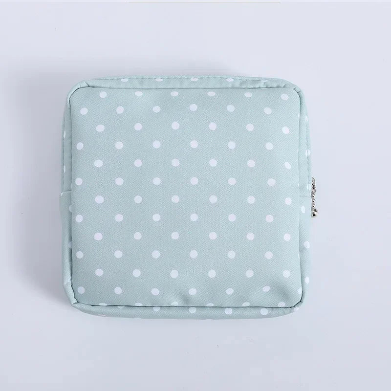 Mini Trousse Cosmétique Zippée Femme – Serviettes Hygiéniques, Rouge à Lèvres & Voyage | Pochette Monnaie & Écouteurs