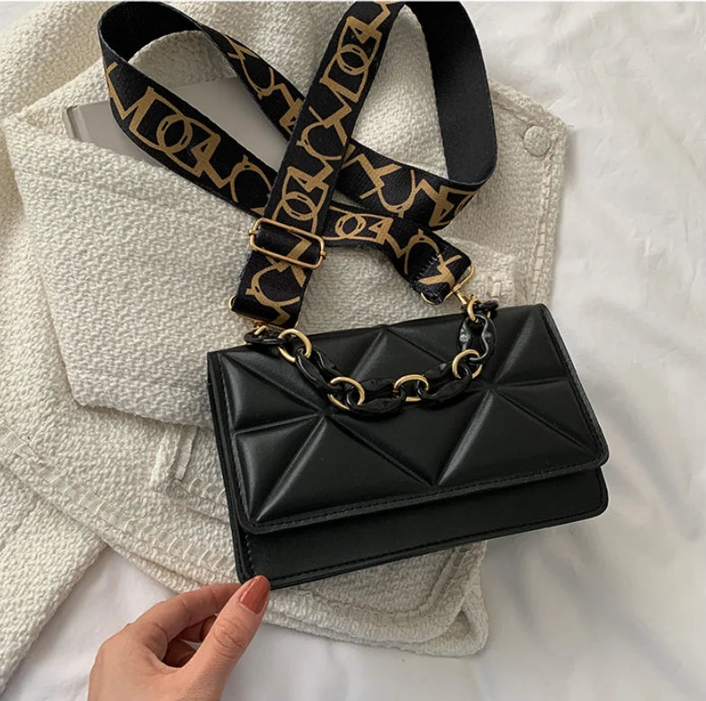 Sac Bandoulière Femme Chaîne Métal Logo – Pochette Crossbody Couleur Unie Fermeture Magnétique