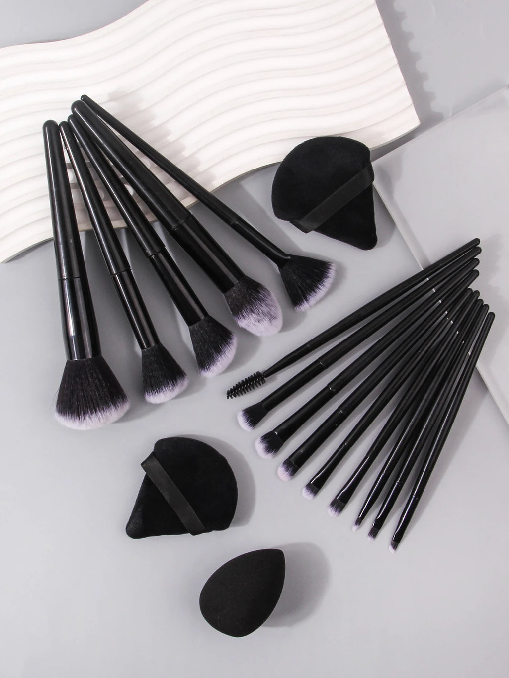 Set Pinceaux Maquillage Noir Professionnel Ultra-Doux – Blush, Fond de Teint, Correcteur & Fards à Paupières | Accessoire Beauté Femme