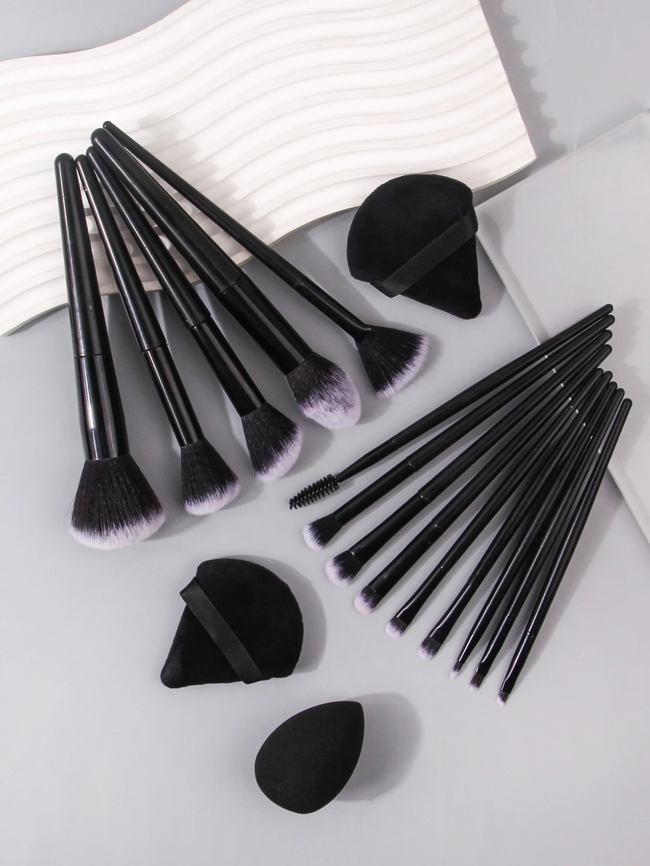 Set Pinceaux Maquillage Noir Professionnel Ultra-Doux – Blush, Fond de Teint, Correcteur & Fards à Paupières | Accessoire Beauté Femme