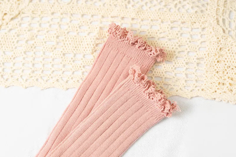 Chaussettes Hautes Fille à Volants Dentelle Fleur – Coton Doux Princesse 0-8 Ans