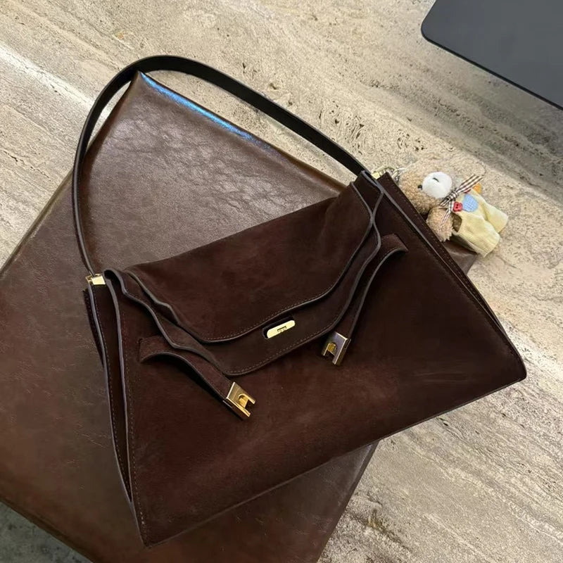 Sac Carré Femme Cuir Suède Luxe – Boucle Dorée Rétro Bandoulière Hiver Premium