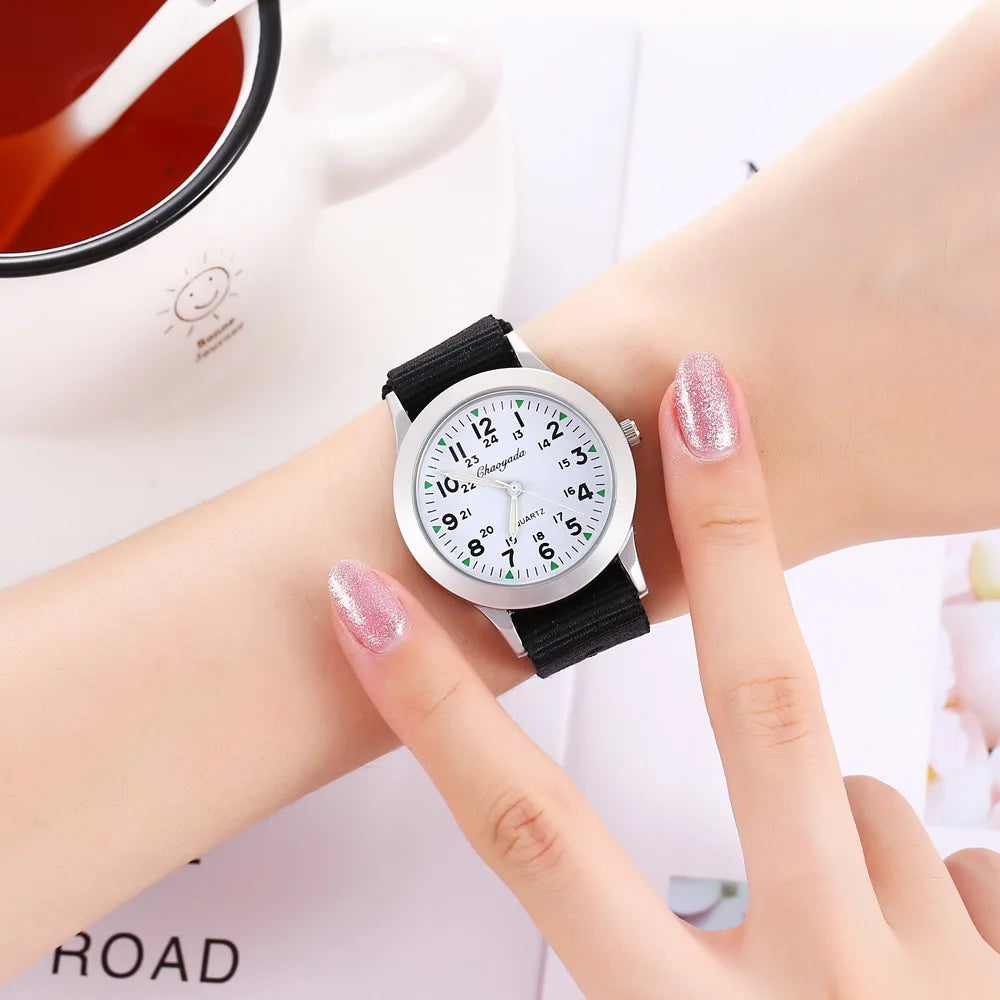 Montre Enfant UTHAI CQ26 Sport Quartz – Fille Garçon Lumineuse Étanche Cadeau