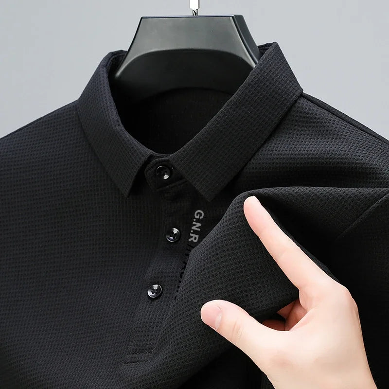 Polo Homme Manches Longues Texture Gaufrée Waffle Col Reversé Lettres Imprimées Casual Tendance – Top Polo Texturé Élégant Streetwear | Mode Homme Premium